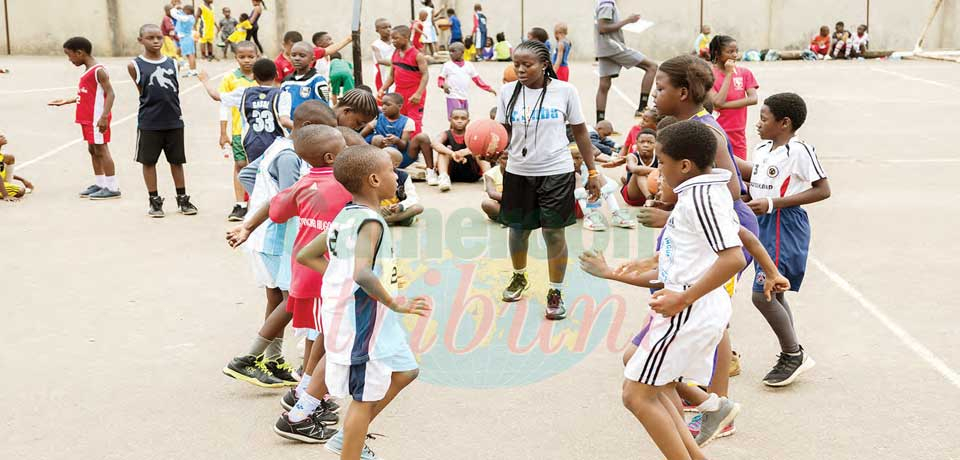 L’approche ludique recommandée pour les enfants lors d’exercices sportifs.