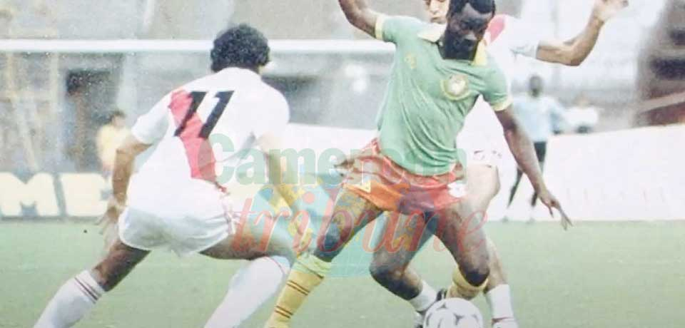 Pour leur première dans une Coupe du monde, les Lions indomptables contraignent la sélection péruvienne au partage des points le 15 juin 1982 à La Corogne.