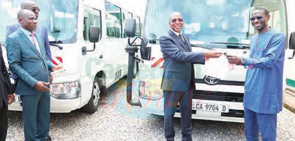 Regional Hospitals : Workers Get Transport Vehicles