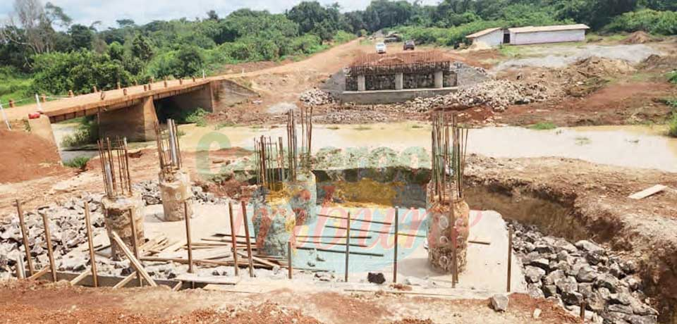 Le pont en cours de construction sur la rivière Mama à Ketté, Région de l’Est.