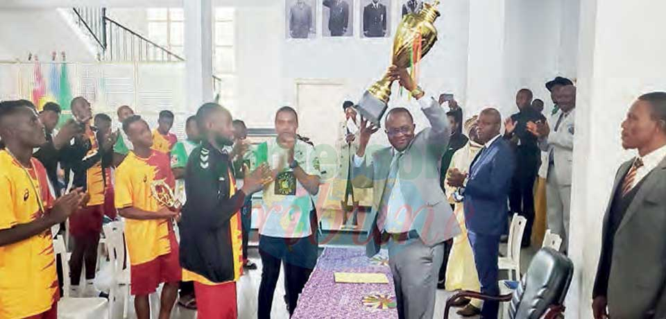 2023 National Interpools : ISOHSA Presents Trophy To SW Governor