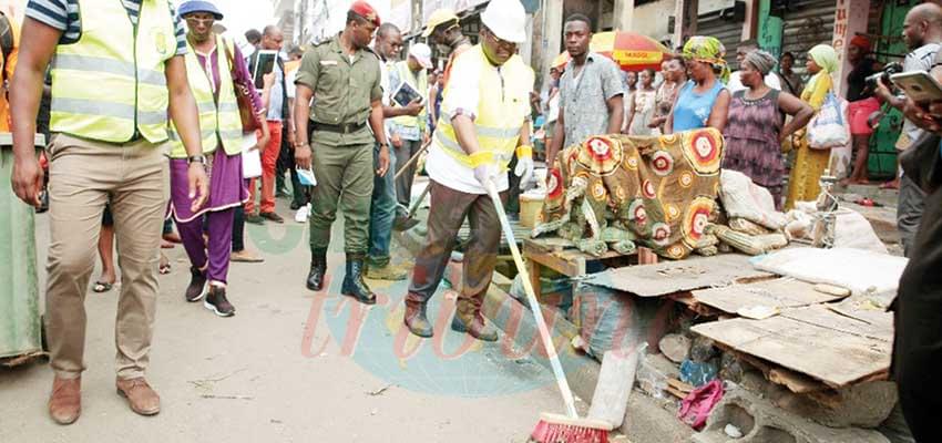 Keep Douala clean  : Governor pursue dirt free exercise