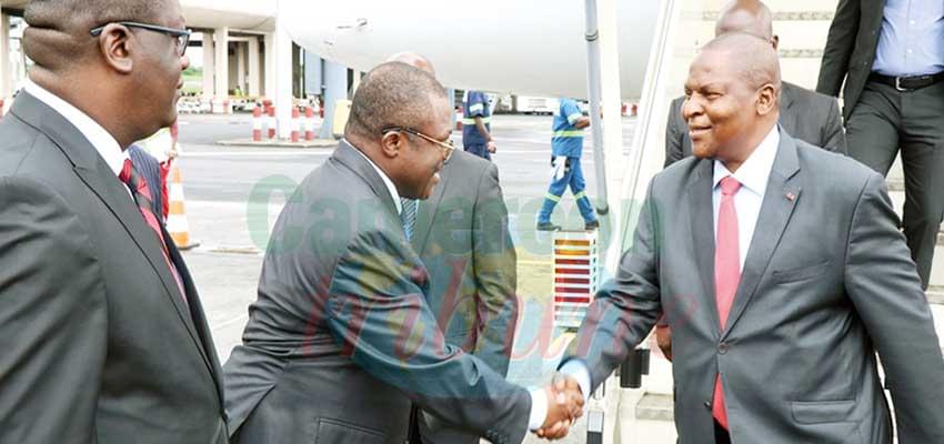 Le président centrafricain a chaleureusement été accueilli par les autorités camerounaises