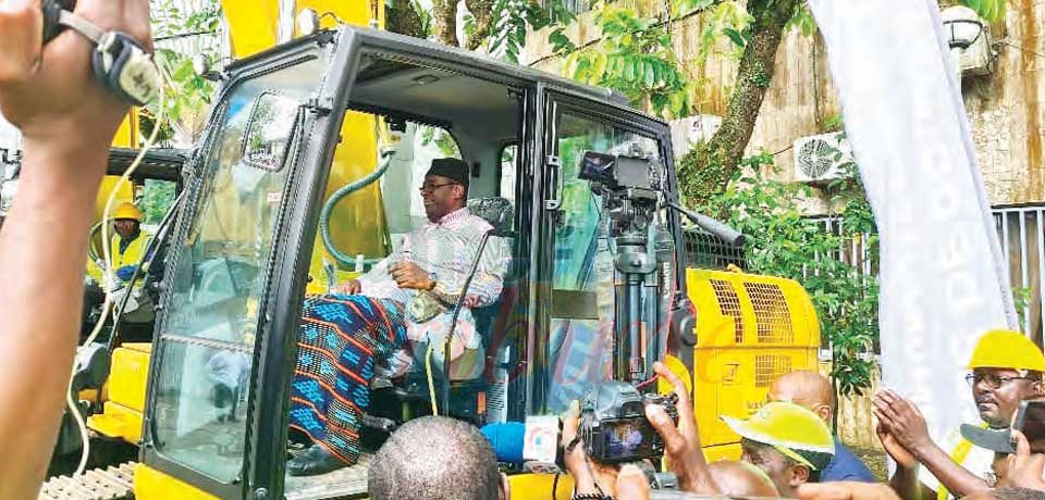 Communauté urbaine de Douala: De nouveaux engins pour la Régie des routes