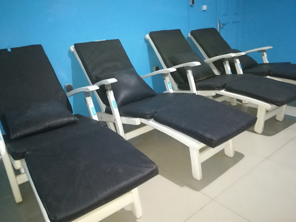 Kangaroo mother care-adapted beds are still lacking in several hospitals. Kangaroo mother care-adapted beds are still lacking in several hospitals.