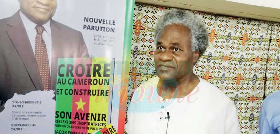 Le Pr. Jacob Emmanuel Mabe, philosophe établi en Allemagne, a présenté son dernier ouvrage « Croire au Cameroun et construire son avenir » à Yaoundé le 23 août 2023.