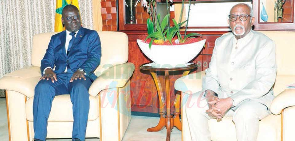 Le ministre des Relations extérieures, Lejeune Mbella Mbella et l’ambassadeur sénégalais, Khare Diouf, ont échangé le 5 avril dernier, sur la tenue de la cinquième Grande commission mixte de coopération.