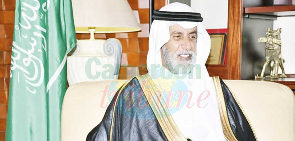 Rupert Sydney Dowu Davies a présenté les copies figurées de ses lettres de créance hier au Minrex, Mbella Mbella, tandis que Abdalelah Mohammed A. Alsheaiby de l’Arabie saoudite faisait ses adieux. Rupert Sydney Dowu Davies a présenté les copies figurées de ses lettres de créance hier au Minrex, Mbella Mbella, tandis que Abdalelah Mohammed A. Alsheaiby de l’Arabie saoudite faisait ses adieux.