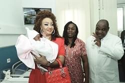 Mère à 62 ans: les félicitations de Chantal Biya Mère à 62 ans: les félicitations de Chantal Biya