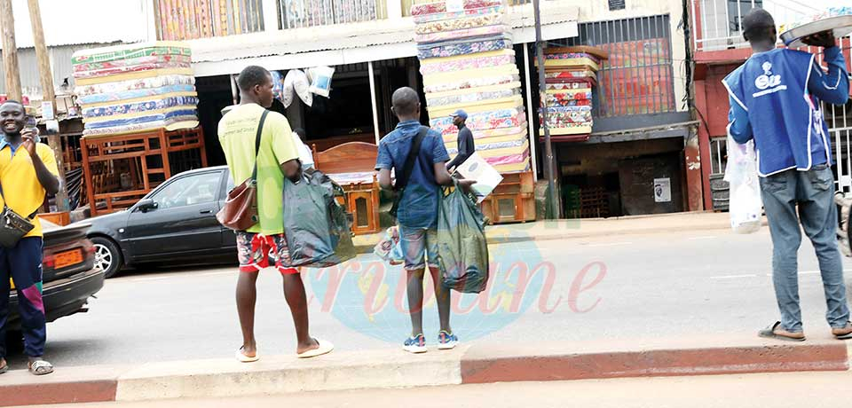 Vacances scolaires : des enfants dans la rue