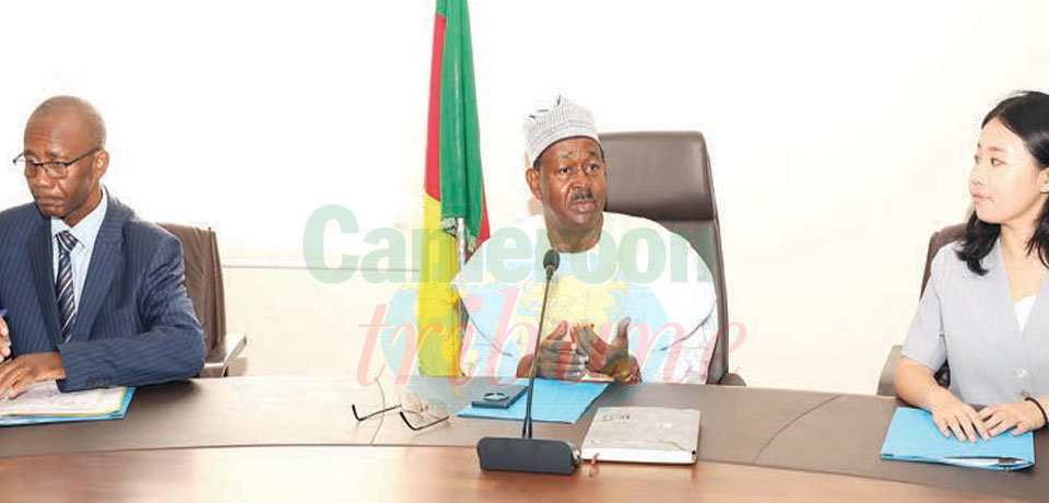 Le ministre délégué à la présidence chargé des Marchés publics, Ibrahim Talba Malla a évoqué projet hier avec le directeur pays de Koïca Cameroun, Sangeun Lee. Le ministre délégué à la présidence chargé des Marchés publics, Ibrahim Talba Malla a évoqué projet hier avec le directeur pays de Koïca Cameroun, Sangeun Lee.