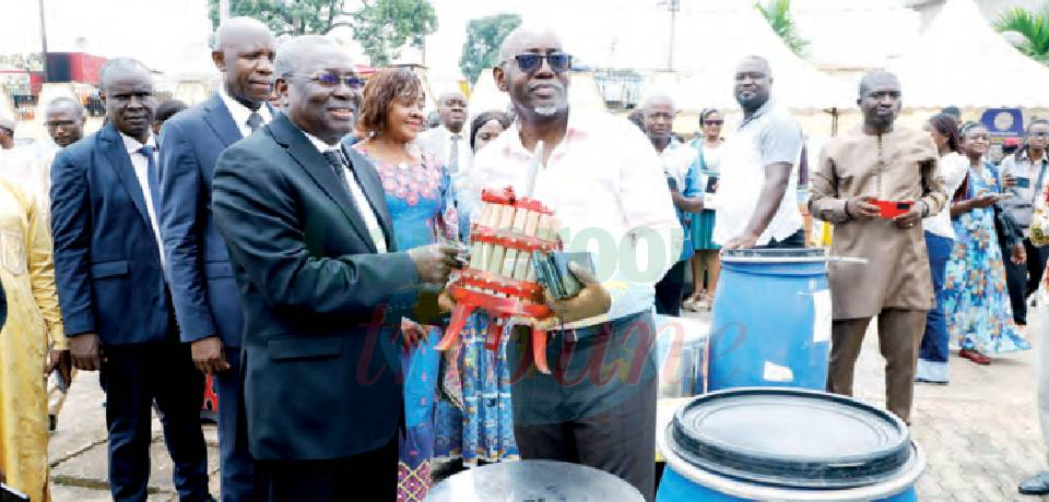 Bee Farming: Gov’t Donates Modern Equipment To Farmers