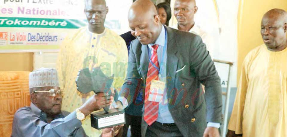 Cavaye Yeguié Djibril a reçu samedi dernier à Tokombéré, à l’Extrême-Nord, le « Baobab Africa Prize » pour récompenser son engagement dans la mobilisation des peuples.