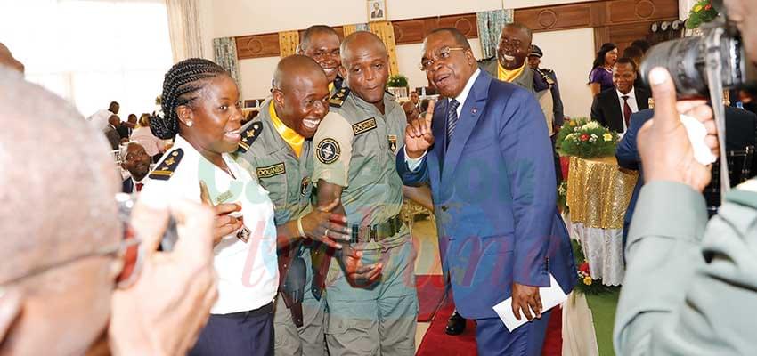 Minister Motaze communing with customs officers.