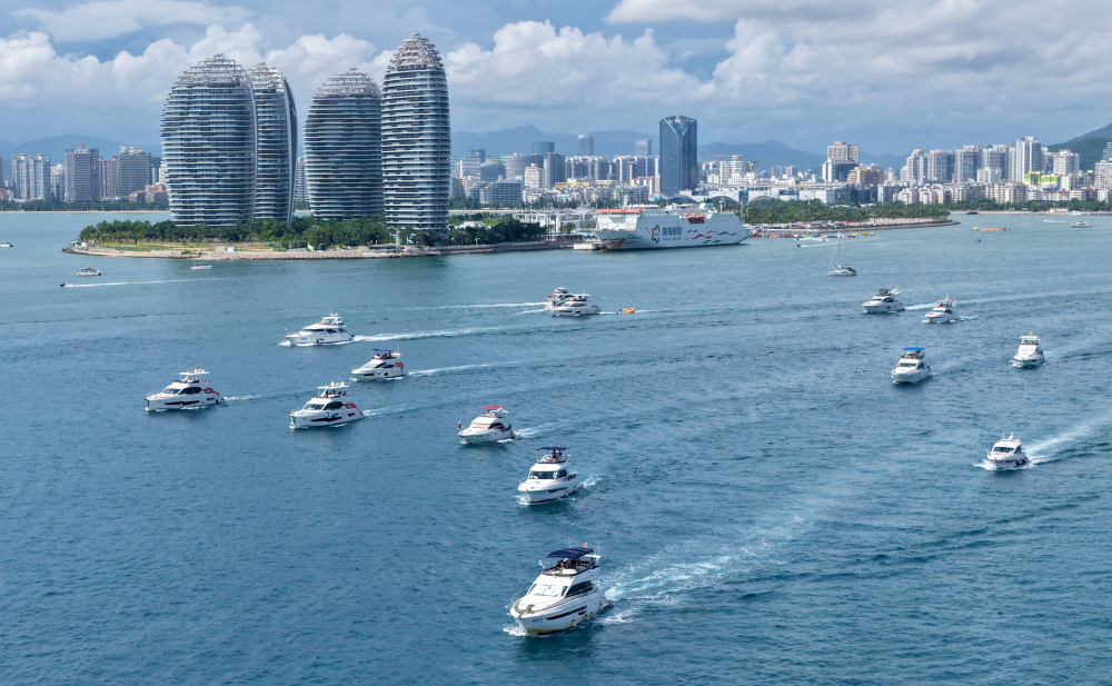 China expands foreign business access at world's largest free trade port