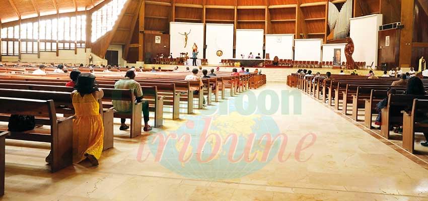 Eglise catholique : la miséricorde divine implorée Eglise catholique : la miséricorde divine implorée