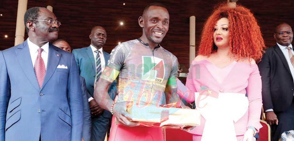 Grand Prix cycliste international  Chantal Biya : la première dame honore les coureurs