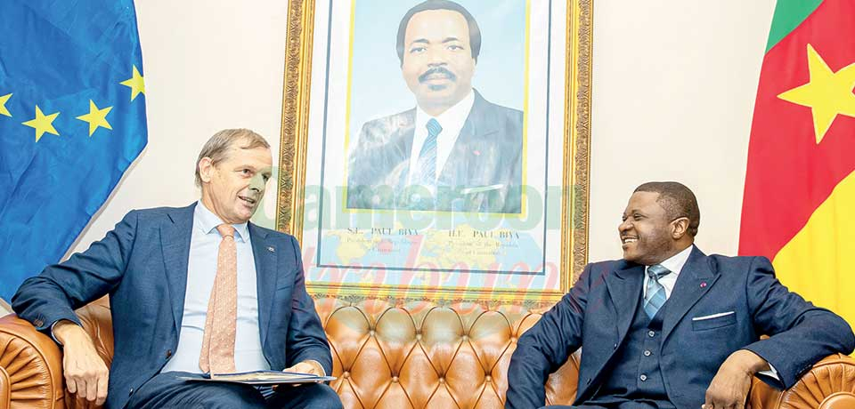 L’ambassadeur Philippe Van Damme, a été reçu mardi dernier à Yaoundé par le ministre Jean Ernest Massena Ngallè Bibéhè.
