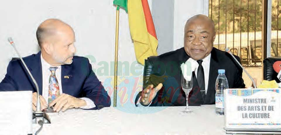 Le multiculturalisme de l’Afrique en miniature était au menu des échanges lundi dernier à Yaoundé entre le ministre Bidoung Mkpatt et l’ambassadeur Christopher John Lamora.