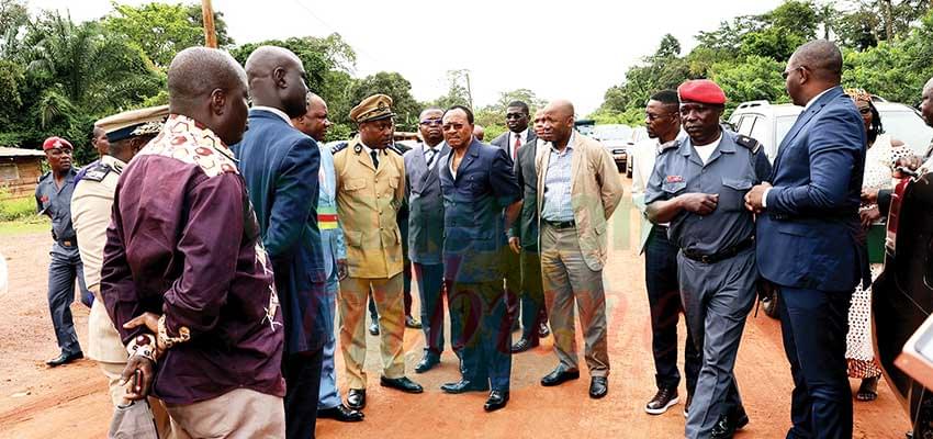 Le ministre des Travaux publics, déçu par le taux d’exécution du chantier. Le ministre des Travaux publics, déçu par le taux d’exécution du chantier.