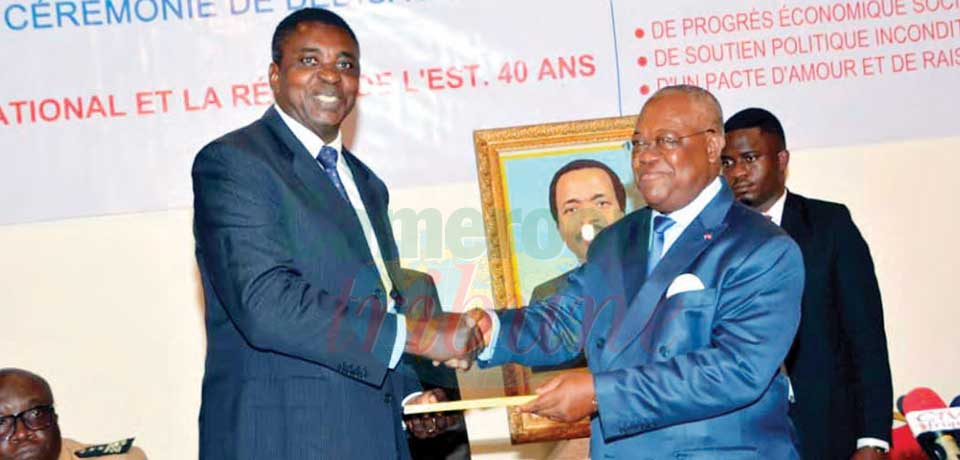 La cérémonie de dédicace de l’ouvrage de Joseph LE, ministre de la Fonction publique et de la Réforme administrative et élite locale, a eu lieu vendredi dernier à Bertoua.