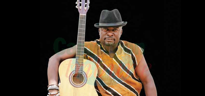 Avec son opus « Yalaleeh », l’artiste Jean Louis Mbe espère lancer sa carrière solo après des années à accompagner ses confrères sur scène.