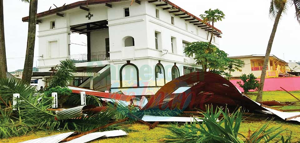 Limbe : Tempest Wind Pulls Down SDO’s Office Roof Limbe : Tempest Wind Pulls Down SDO’s Office Roof