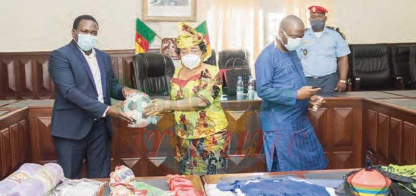 Football : PWD Bamenda Receives Support Football : PWD Bamenda Receives Support