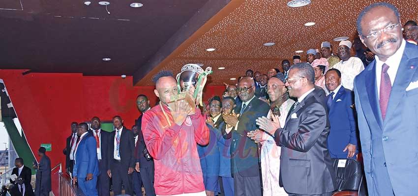 Prime Minister Dion Ngute handing over trophy to captain of Stade Renard de Melong.