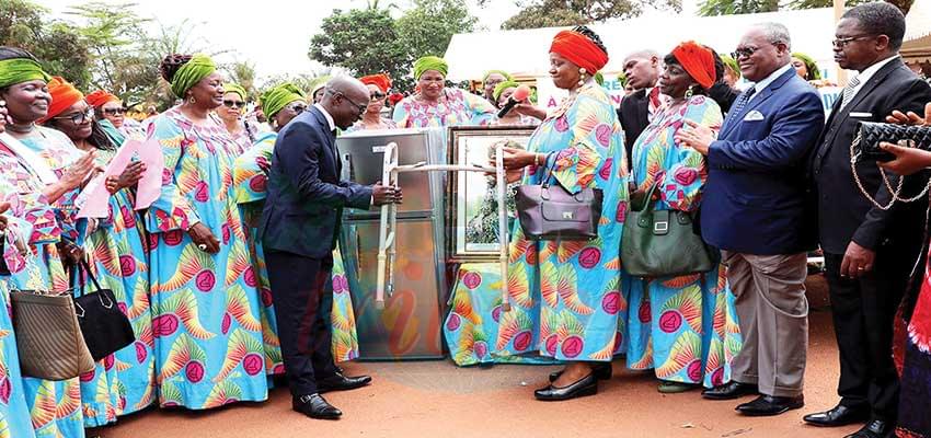 The First Lady's personal representative, Solange Christine LE symbolically handing over the gifts. The First Lady's personal representative, Solange Christine LE symbolically handing over the gifts.