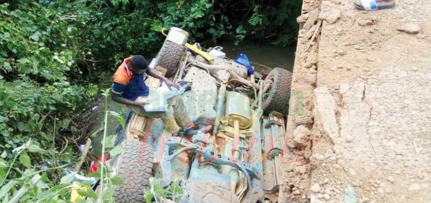 Kribi : le préfet victime d’un accident Le véhicule du préfet de l’Océan s’est retrouvé dans l’eau.