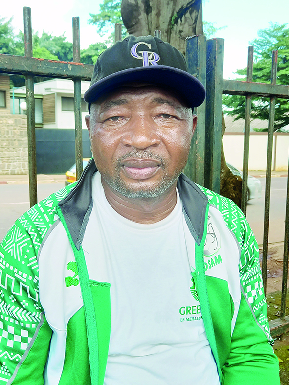 Emmanuel Eteme Biolo, entraîneur de l’équipe de football féminine Dja Sports Academy Meyomessala.