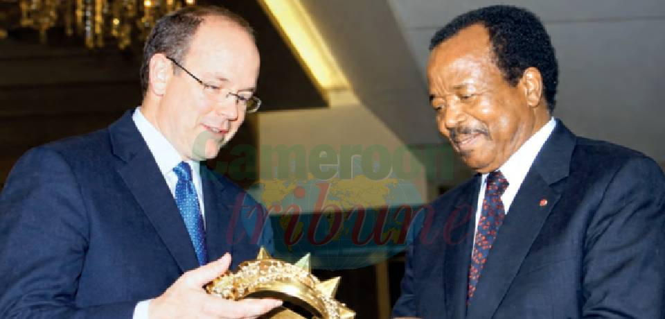 Visite: Albert II à Yaoundé