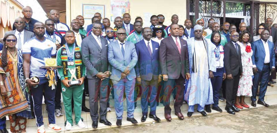 Bodybuilding, haltérophilie et volleyball: Tapis rouge aux médaillés Bodybuilding, haltérophilie et volleyball: Tapis rouge aux médaillés