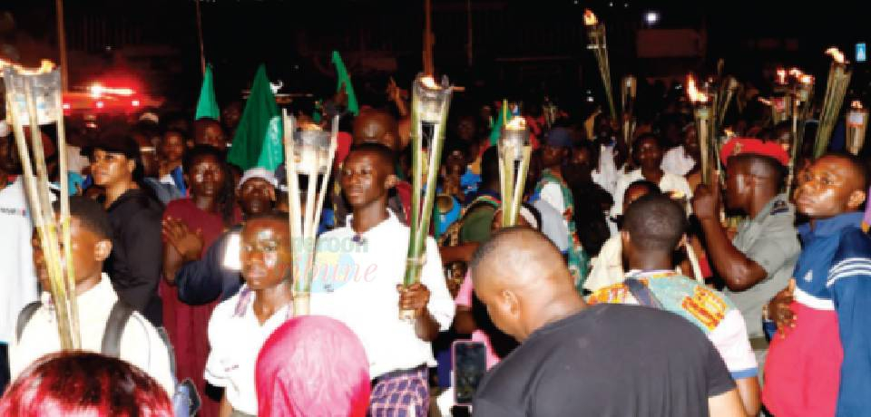 Retraite aux flambeaux: Tradition respectée à Yaoundé