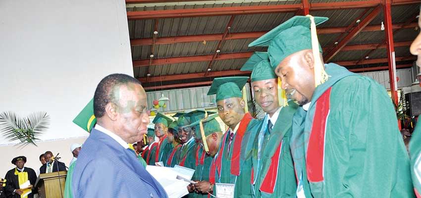Le Minesup a félicité les majors de chaque filière. Le Minesup a félicité les majors de chaque filière.