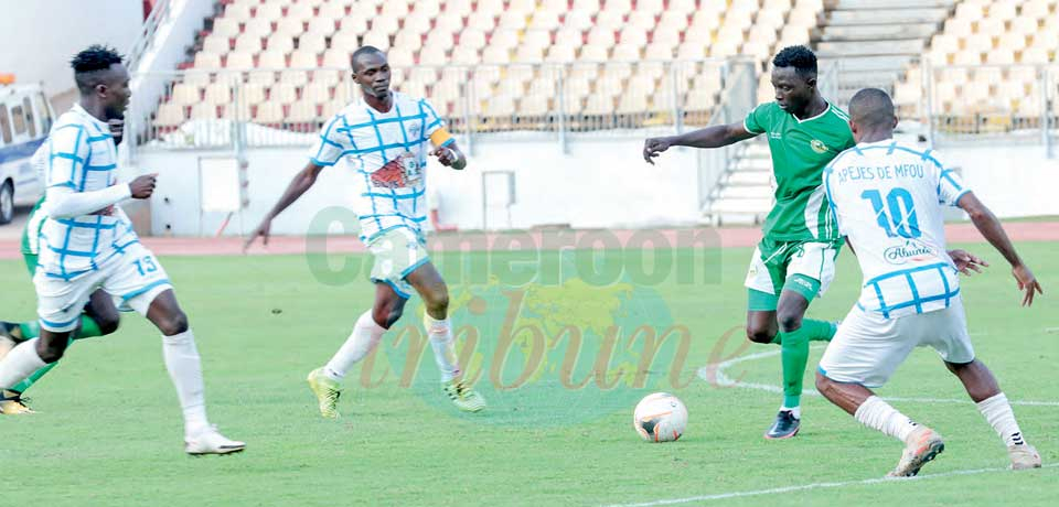 Elite One : APEJES Embarrasses Coton Sport