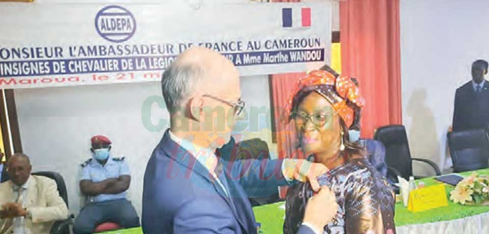 Une décoration comme reconnaissance pour la défense des droits des enfants et des femmes.