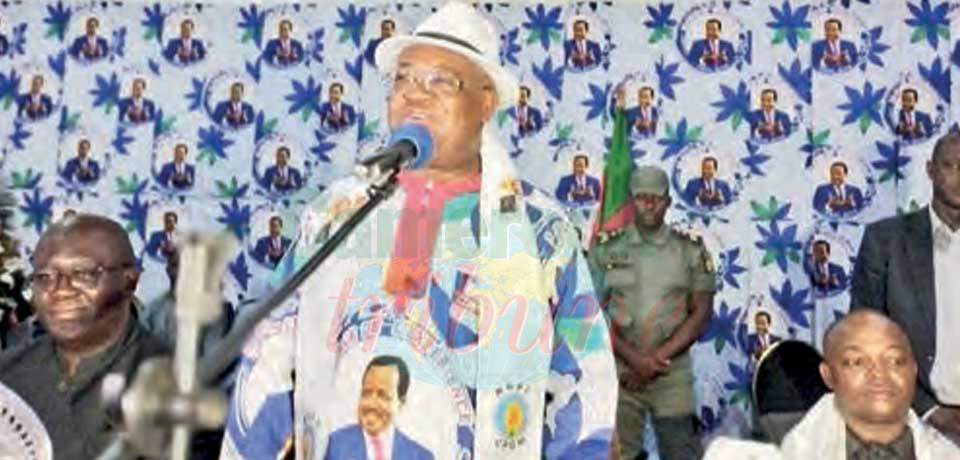 La deuxième dédicace de l’ouvrage du ministre Joseph LE a eu lieu samedi dernier, à la permanence du parti RDPC d’Abong-Mbang.