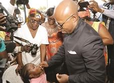 Des enfants du quartier Briqueterie à Yaoundé ont reçu la dose de vaccin. Des enfants du quartier Briqueterie à Yaoundé ont reçu la dose de vaccin.
