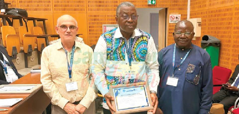 Douala III: Le maire primé
