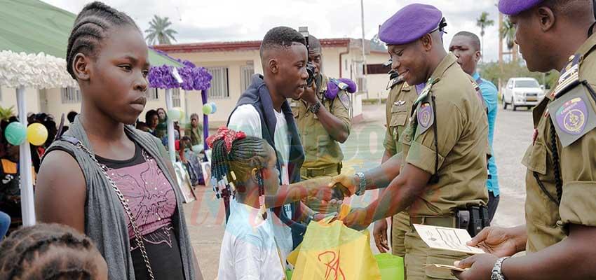 Garde présidentielle : du sourire pour des orphelins de soldats