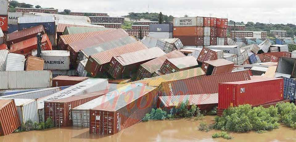 South Africa : Dozens Killed In Floods, Lanslides