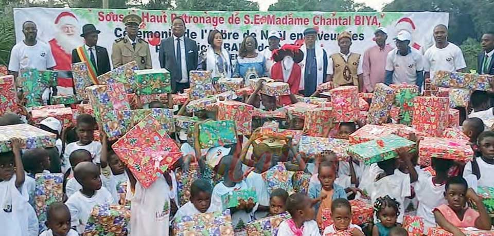 Arbre de Noël Chantal Biya : Djoum en fête Arbre de Noël Chantal Biya : Djoum en fête