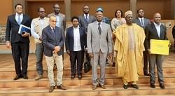 Enfants réfugiés dans l’Adamaoua:207 registres d’actes de naissance offerts Enfants réfugiés dans l’Adamaoua:207 registres d’actes de naissance offerts