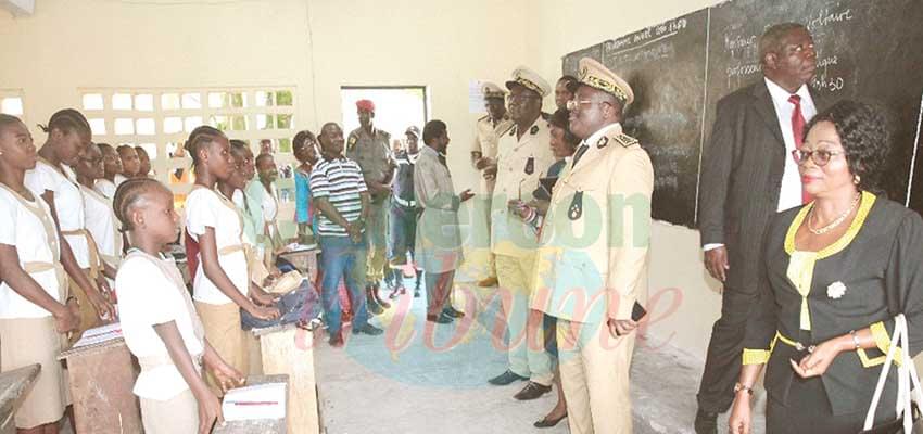 Douala : Governor Encourages Internally Displaced Students Douala : Governor Encourages Internally Displaced Students