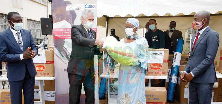 Fabrication de kits de protection : le Canada aux côtés du Cameroun Fabrication de kits de protection : le Canada aux côtés du Cameroun