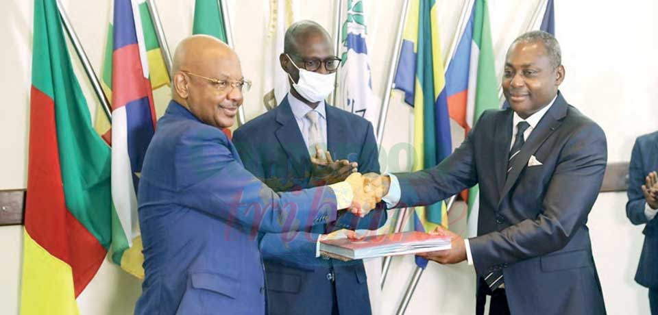Louis Banga Ntolo a été installé ce 29 décembre au siège de la Bvmac à Douala par le représentant du Pca, Alain Noël Olivier Mekulu Mvondo Akame.