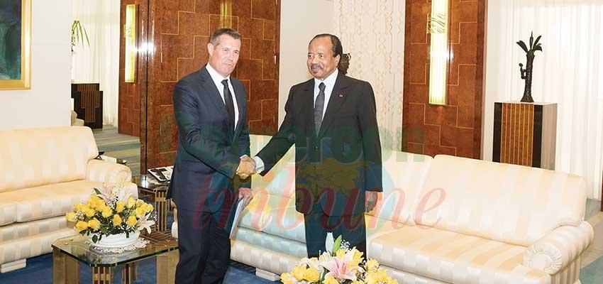 L’ambassadeur de Suisse accueilli hier au Palais de l’Unité par le président Paul Biya.