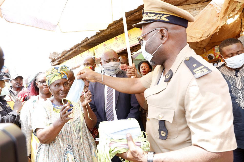 Yaoundé IV : des masques pour les commerçants